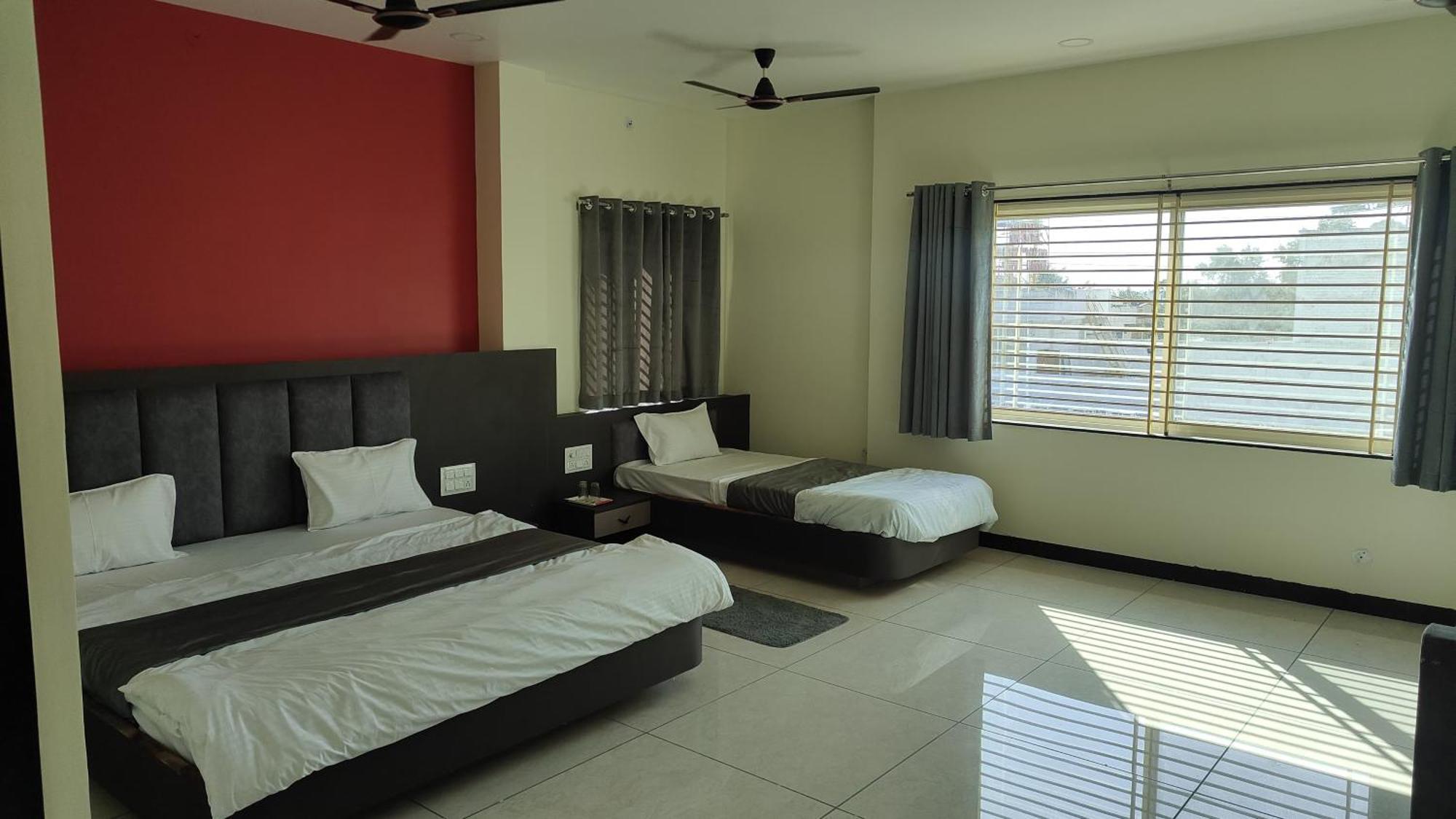 Yashomati Hotel Maheshwar Buitenkant foto
