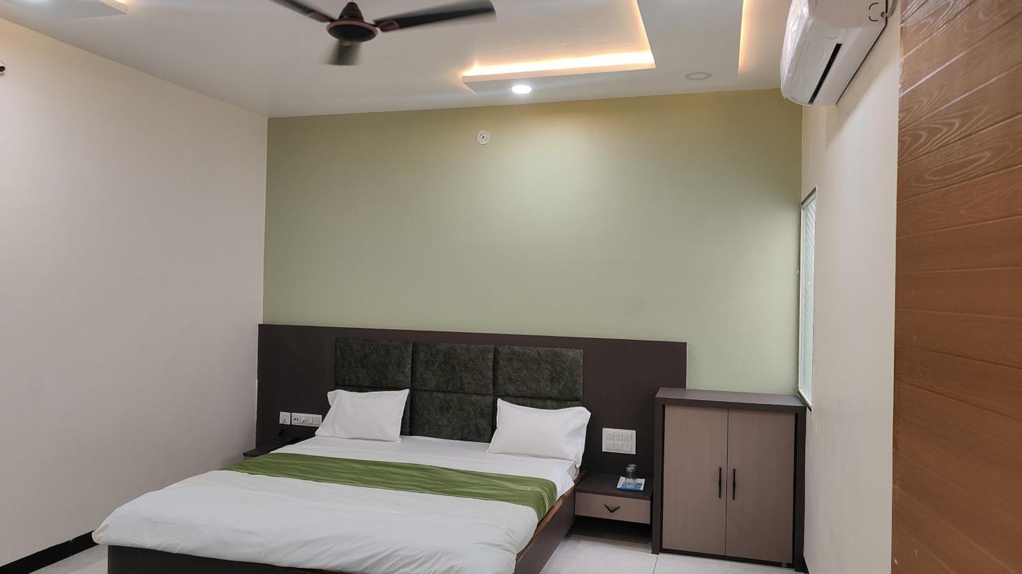 Yashomati Hotel Maheshwar Buitenkant foto