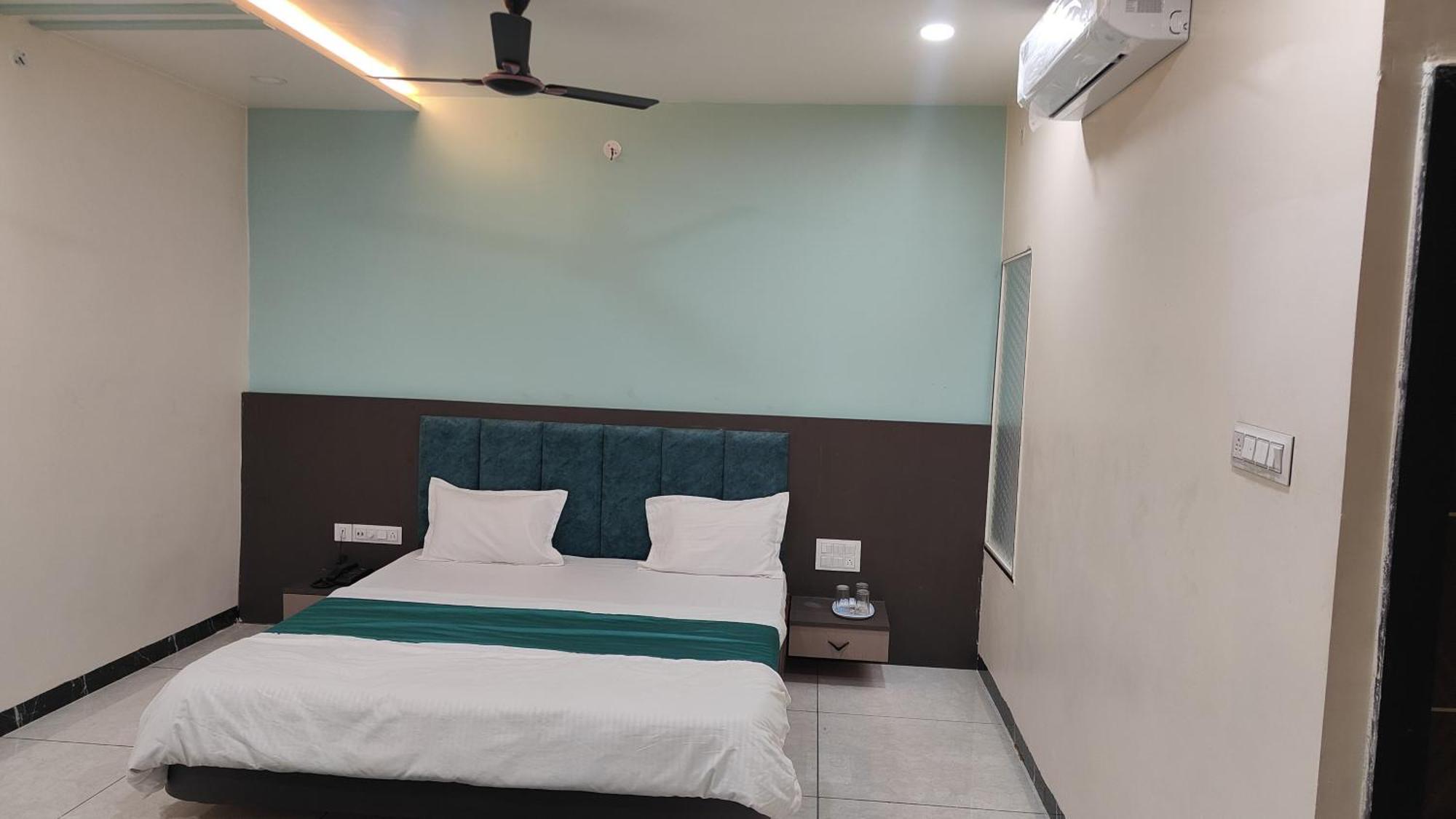 Yashomati Hotel Maheshwar Buitenkant foto